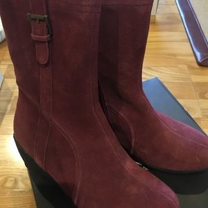 NWT Santana Canada boots size 6